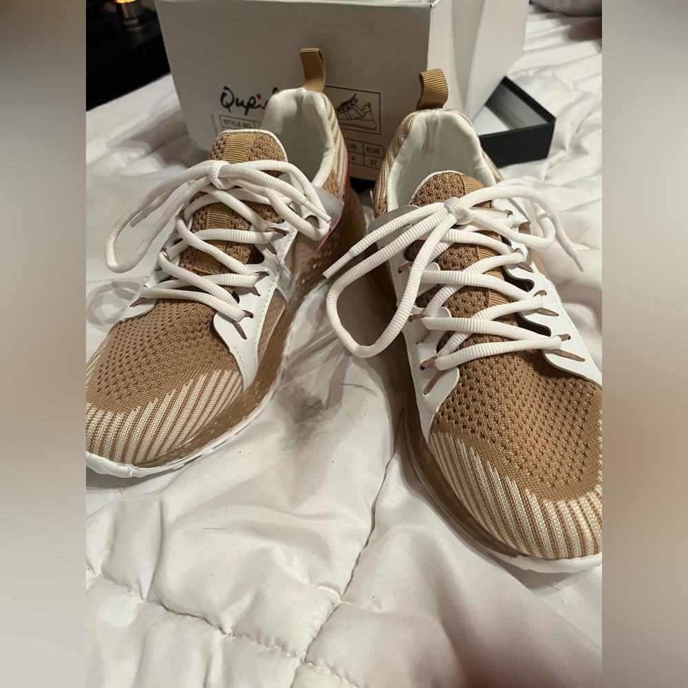 ✨Qupid brand brown and white tennis shoes size 6, never worn, super cute!✨